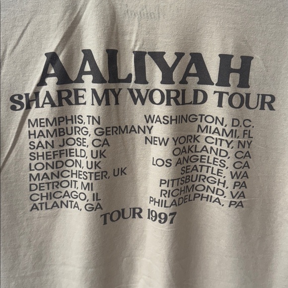 Aaliyah Share My World Tour Concert Tee. Sz M - Picture 3 of 9